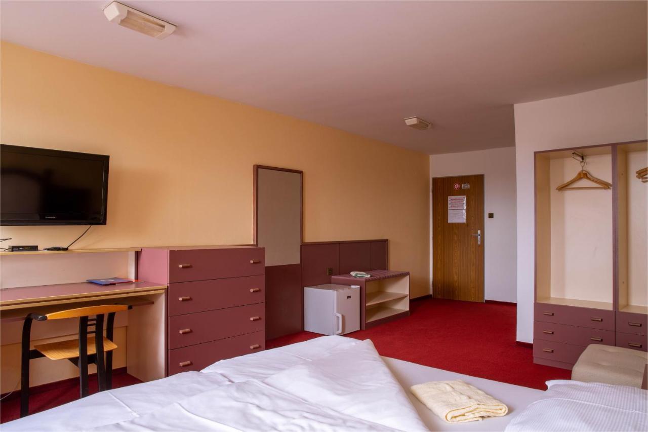 Penzion Amatka Hradec Kralove Exterior photo